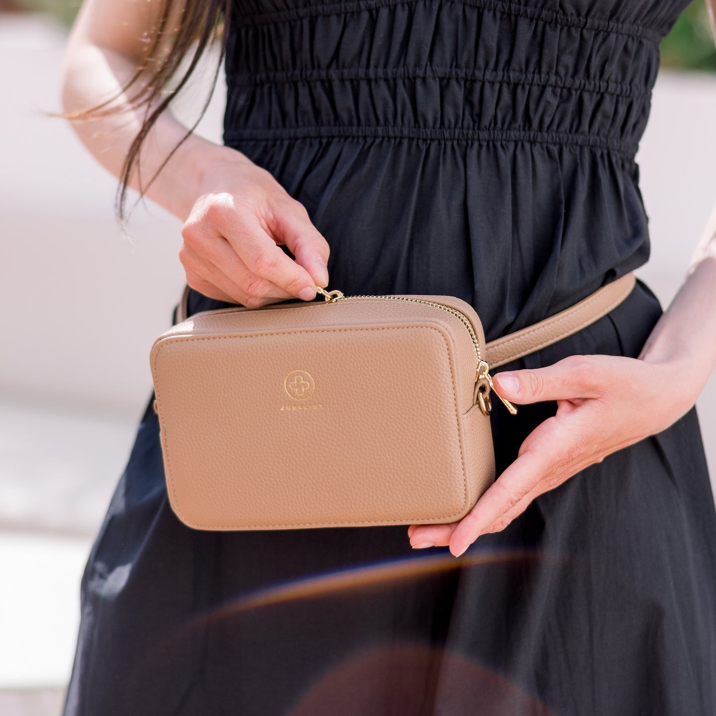 Nahaufnahme der JADE in taupe