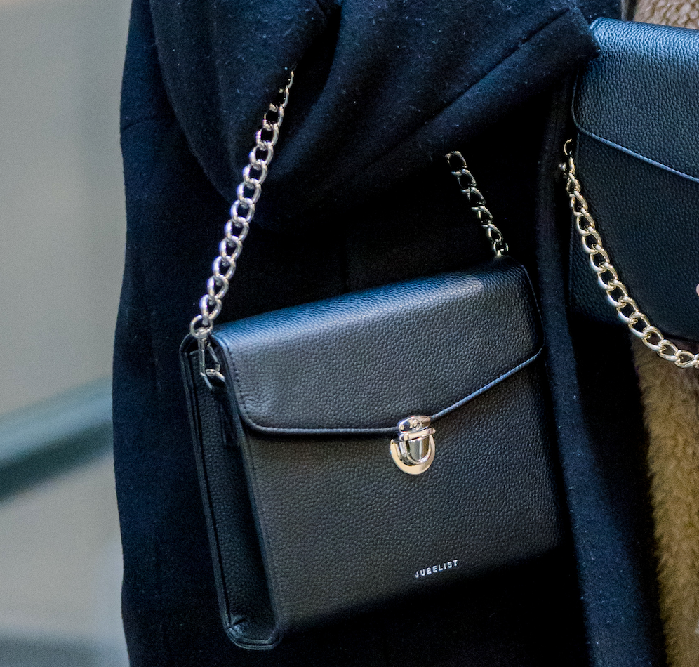 Eine Nahaufnahme der Day & Night 2.0 in schwarz / silber