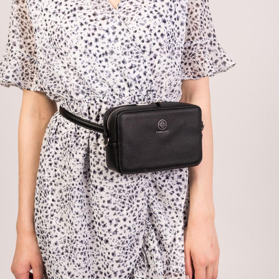 Die Jade in schwarz silber als Bauchtasche mit dem passenden Gürtel