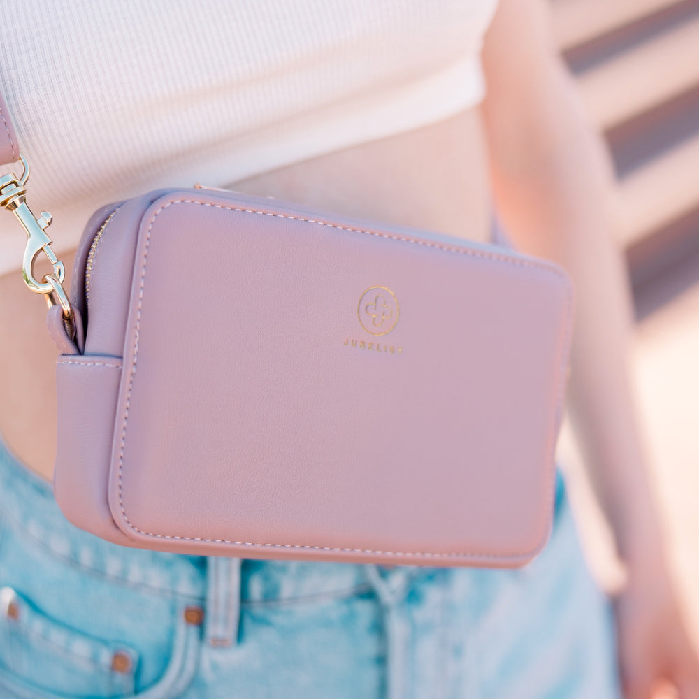 
                  
                    Nahaufnahme der Mini Crossbody JADE
                  
                