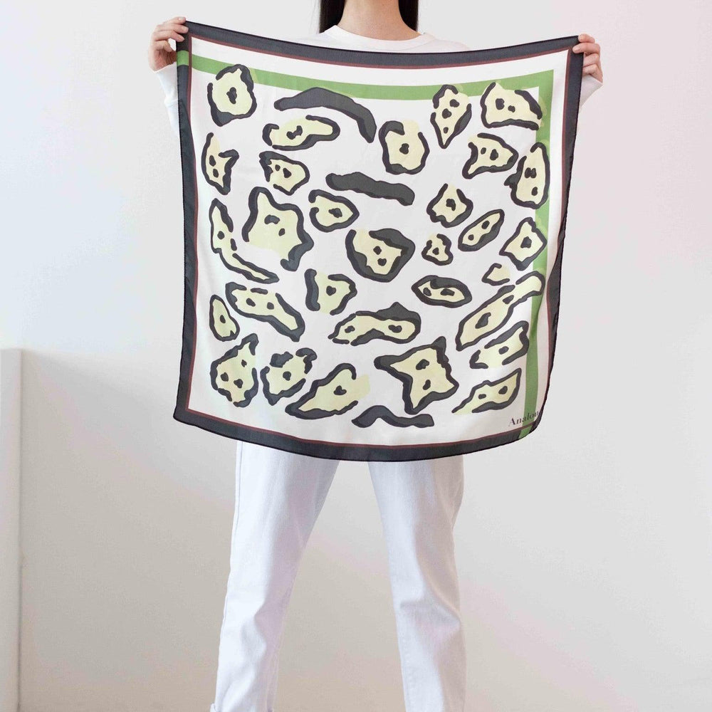 
                  
                    Analou. Veruschka Leopard, Chiffontuch 70 x 70
                  
                