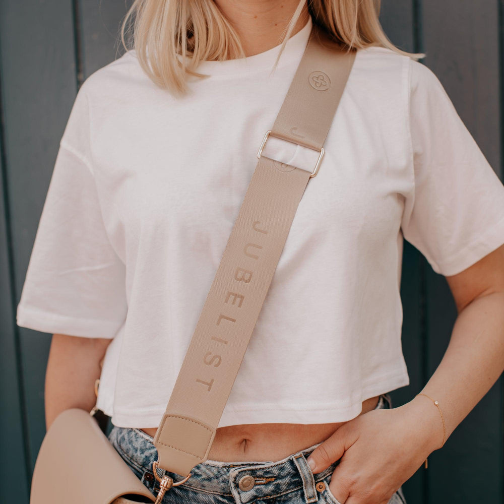 
                  
                    Eine Nahaufnahme des Fashion Strap in sand
                  
                